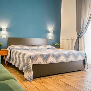 Hub Ferroviario - 12 Posti Letto Per Il Tuo Gruppo A Con Wifi E Netflix Neapol